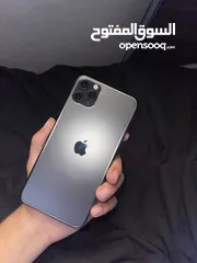  1 iPhone 11 pro max  265 gb .   سعر حرق   .....بطارية 87