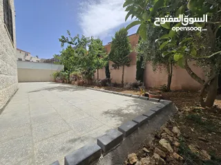  1 عبدون شقه ارضيه مع حديقه و كراج خاص للإيجار الفارغ السنوي