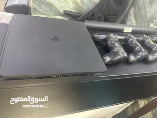  6 Playstation 4 slim مستعمل بحالة ممتازة للبيع