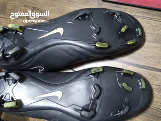  9 بوت Nike اصابع أصلي للبيع بسعر مغري ، التواصل على الشات أو على الواتساب