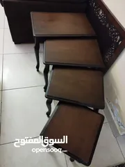  3 طقم طاولات سيرفيس بحالة ممتازة للبيع لون بني محروق