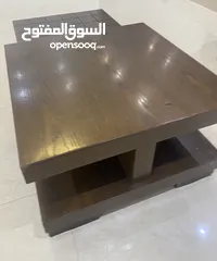  8 كنب زاوية بحالة جيدة جدا مستعمل وطاولة وسط عدد2 خشب زان وطاولة وسط كلاسيكية