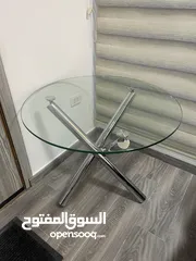  1 طاولات زجاج ثقيلة بحالة ممتازة