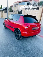  2 سكودا فابيا مع فتحة سقف