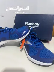  6 حذاء رياضي أزرق من Reebok، خفيف، بتهوية جيدة ونعل مريح بتقنية Memory Tech.