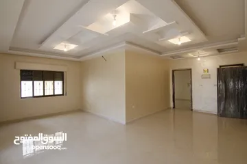  12 شقة طابق ارضي مع ترس على مستوى الشارع في ابو نصير  