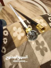  20 متوفر عدد من الصولاجانات أو النبوت بعدة موديلات وألوان يستخدم كعكاز أو تحفه فنيه وبداخله سيف