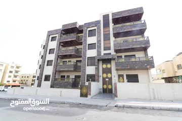  4 شقة مع روف مميزه مساحة الشقة 180م مع تراس وروف باطلالة مميزة في شفا بدران الكوم