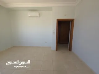  50 شقة غير مفروشة ( جزء من فيلا ) للإيجار ( Property 38640 ) سنوي فقط