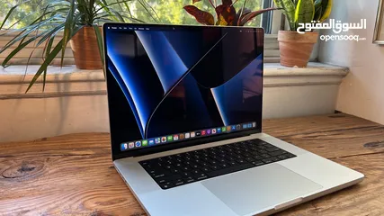  1 Apple MacBook Pro 16" M1 Max 64GB RAM 2TB SSD