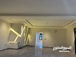  24 شقة 210 متر شقة فندقيه (فلل) شمال صالة السفير