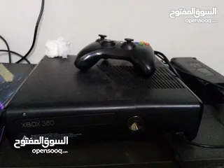  1 موجود اكس بوكس 360 نضيفه للبيع او للبدل عليها 36 لعبه معروفات