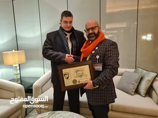  19 دورات ودبلومات تدريبية مهنية وأكاديمية معتمدة محليا ودوليا