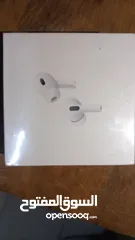  2 Apple Airpods pro