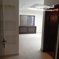  23 خلدا ـ شقه ارضيه فارغه للايجار ـ 200 متر داخلي  200 متر خارجي + حديقه مشجره - كراج خاص