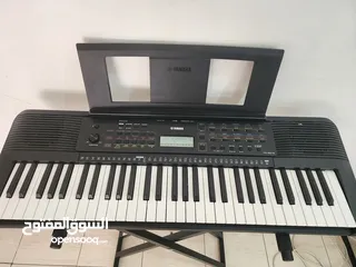  2 Portable music keyboard Yamaha (PSR-E273)