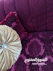  4 طقم كنب 9 مقاعد بحالة ممتازة لون خمري