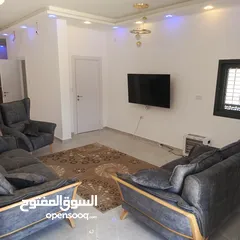  28 للبيع في عابود شاليه مساحة واسعة
