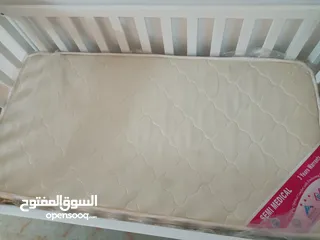  3 سرير طفل استخدام 3 اشهر