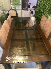  3 طاولة سفرة تفصيل خشب زان مع ثمن كراسي بحالة جيدة جداً