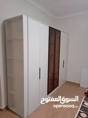  4 خزائن زجاج