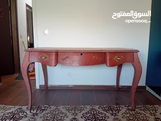  1 طاولة مكتب مستعمل للبيع