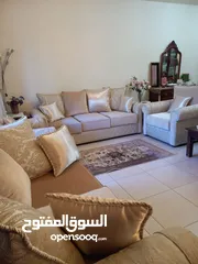  2 طقم كنبايات للجلوس او ضيوف 7 مقاعد مستورد شبه جديد ثقيل جدا"