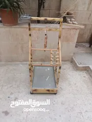  13 ستاندات ببغاء أحجام وأشكال مختلفة من الخشب ومن المعدن متحركه بعجلات وبدون مع صينية واكواخ كلاب