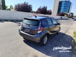  2 تويتا بريوس c 2015 فل كامل ما عدا الجلد ويوجد فتحة بالسقف