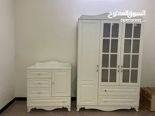  1 كومدي و دولاب كنتور  وفراش