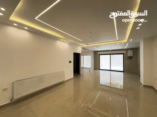  4 شقة لقطة للبيع شبه أرضي شارع المطار النخيل  شبه ارضي مساحة 183م وترس خارجي 170 م ومسبح خاص وكراج خاص
