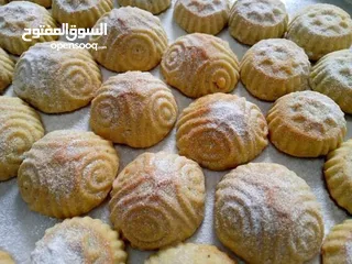  8 كعك ومعمول شغل بيتي بجوده عاليه جدا  وطعم مضمون مطبخ حنين للتواصي