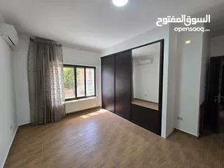  11 عبدون شقه ارضيه مع حديقه و كراج خاص للإيجار الفارغ السنوي