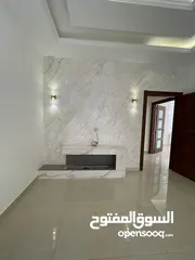  5 شقة للبيع  بمساحة فيلا 550 متر شقة شبة ارضي طريق المطار خلف مدارس العالمية