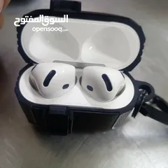 2 ايربودز 4 للبيع اصليه 100٪ مع المعاينه