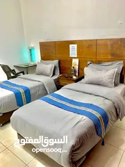  19 فندق للبيع ( خلو ) وليس عقار البيع يشمل ( اثاث ورخصه الفندق فقط )