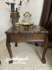  6 طقم كنب مع طاولاته وطاولة سفرة