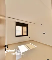  12 شقه للبيع قرب جامعه البترا