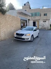  3 سكودا أكتافها