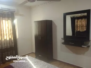  18 شقق و غرف مفروشة