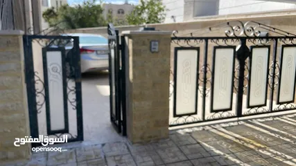  23 شقه في حي ابو الراغب 203 م مع حديقه مساحة 180 م تقريبا
