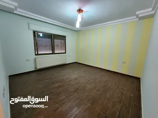  16 شقة مع روف منفصل فارغة للبيع في حي الصحابة - ref : 14580