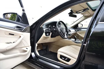  10 بي ام دبليو الفئة الخامسة بنزين وارد وصيانة الوكالة 2018 BMW 530i