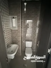  22 للكادر الطبي عيادات للبيع بالقرب من مستشفى الخالدي (شركة خلف واشتي )