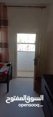  5 شقه مفروشه