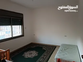  5 شقه واسعه  مميزه مطله على شارع رفيديا الرئيسي قريبه من. جميع الخدمات