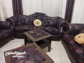  2 طقم كنب مع طاولة سفرة واربع كراسي