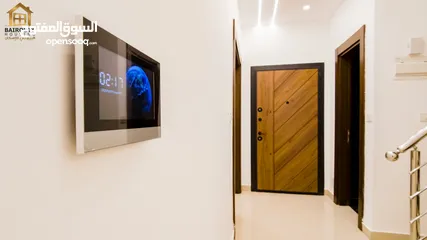  3 شقة لقطة للبيع طابق ارضي مع حديقة شارع المطار النخيل  شقة مساحة 185م وترس خارجي 220 م وكراج مستقل