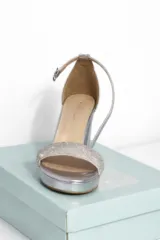  2 كعب نسائي أنيق باللون الفضي نمرة 83