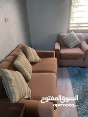  3 طقم كنب مستعمل بحالة ممتازة وخشب زان وقماش مرتب 9 مقاعد